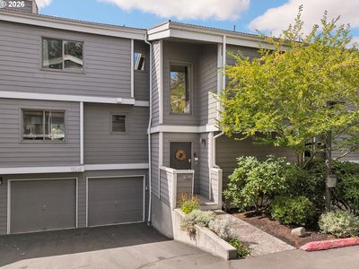637 SE Linn St APT E