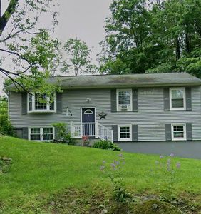 9 Oak Tree Dr
