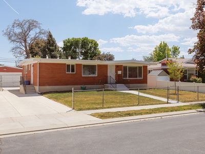 1104 E 5235 S