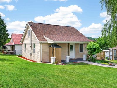 124 Cowan St