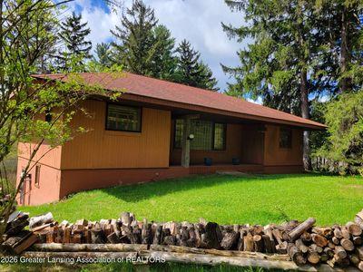 1163 W Grand River Ave