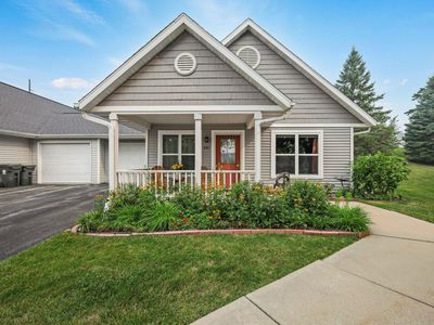 221 Larkspur Ct