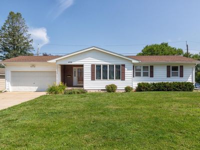 Property at 406 Meadowbrook Ln, Waterloo, IA