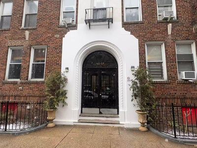 41-25 44th St APT C5