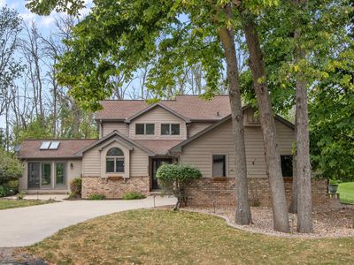 2238 Woodlawn Ln