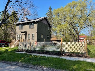 432 Manistique St