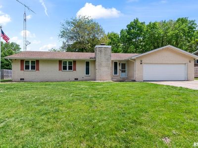 Property at 16 Holiday Ln, Riverton, IL