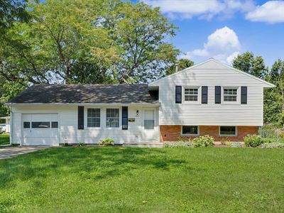 1817 Larch Pl