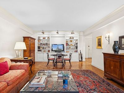 110 E 57th St APT 2E