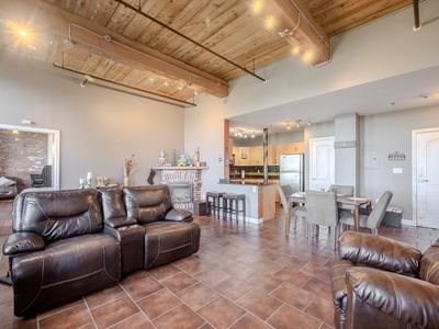 52 Lawrence Dr #M408