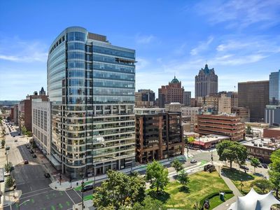 545 W Wells St #802