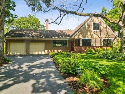 255 W Ln