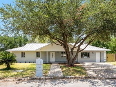 201 W Iris Ave