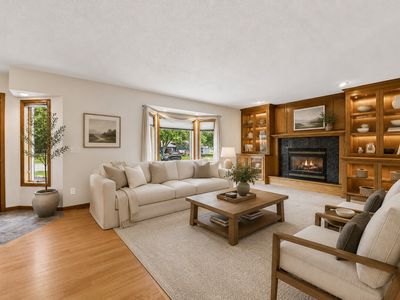 300 Sunrise Ln