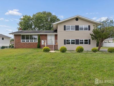 56 Gramercy Dr