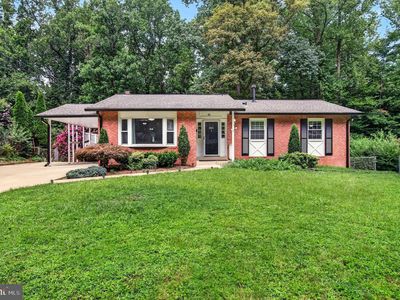 5621 Ravenel Ln