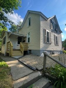 308 Stevens St W
