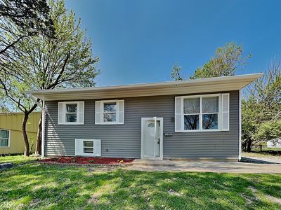 5614 Regency Dr