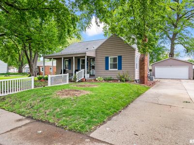 Property at 2132 E Grandview Ave, Grandview, IL