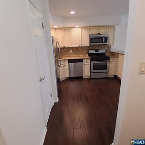 2014 Hawthorne Ln