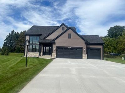 W251N2459 Valleyview CIRCLE