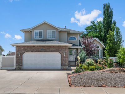 1084 E 1525 N