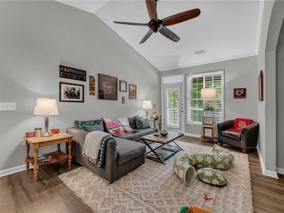 4261 NE Meadow Creek Cir APT 207