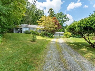883 River Rd