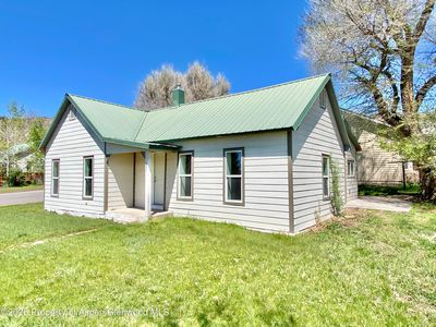 1085 Main St