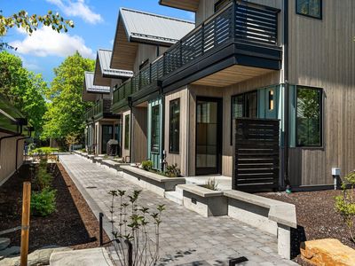 215 W Lake St