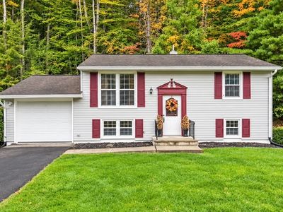 Property at 425 Rayelene Dr, Vestal, NY