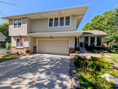 6111 Tennyson Cir