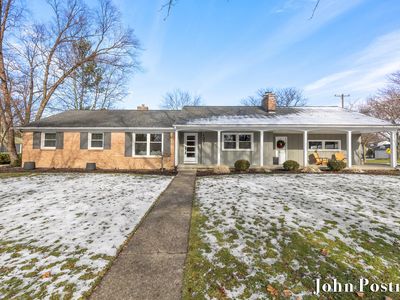 1935 Menominee Dr SE