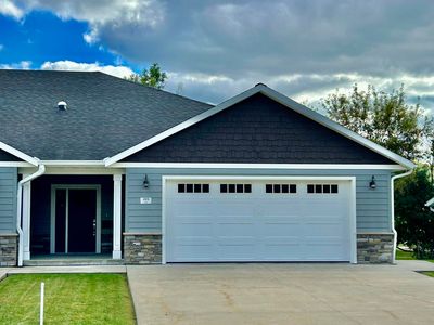 409 Mound St #2