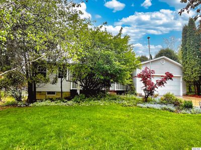 714 Greenbriar Cir
