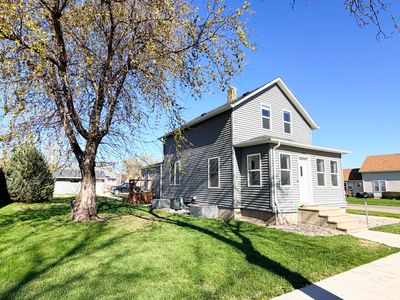 Property at 123 N Lloyd St, Aberdeen, SD
