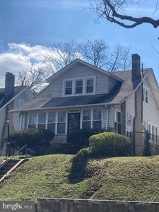 2005 Franklin St NE
