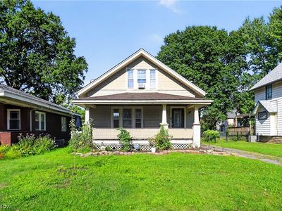 568 Oak Knoll Ave SE