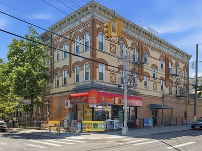 818 Onderdonk Ave