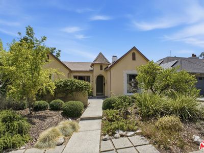 1232 Rock View St