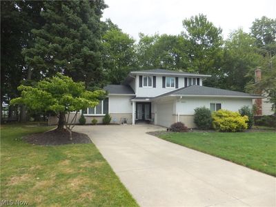 Property at 3041 Belmont Dr, Brooklyn Heights, OH