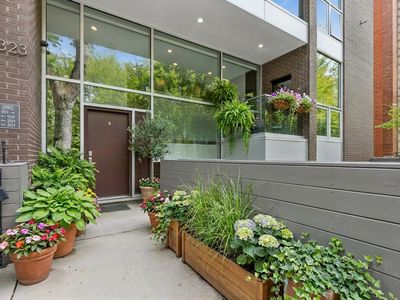 2323 N Leavitt St #101