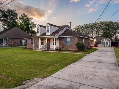 18526 White Oak Dr