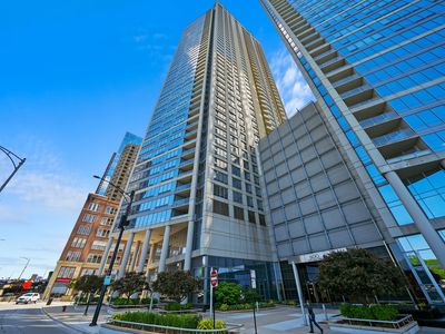 600 N Lake Shore Dr APT 807