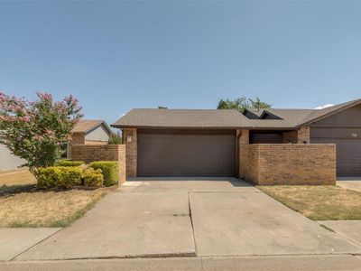 Property at 716 Stonecroft Cir, Edmond, OK