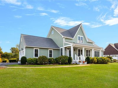 23 E Matunuck Farm Dr