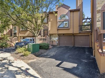 8 Faesch Ct