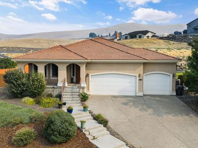 215 SW Mariposa Ct