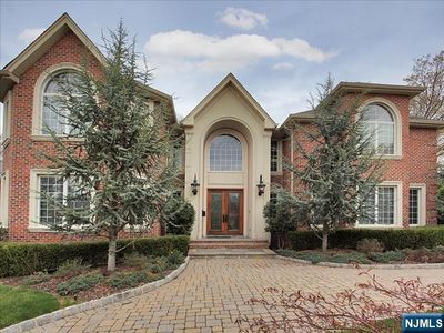 8 Willow Dr