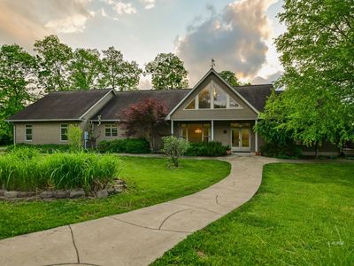 6300 Jonathan Ln